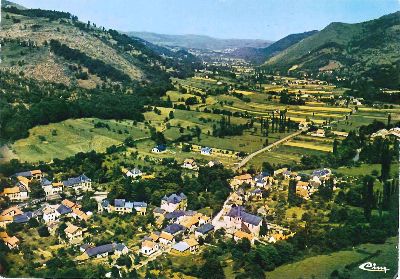Vue aérienne du village. 1975 ?